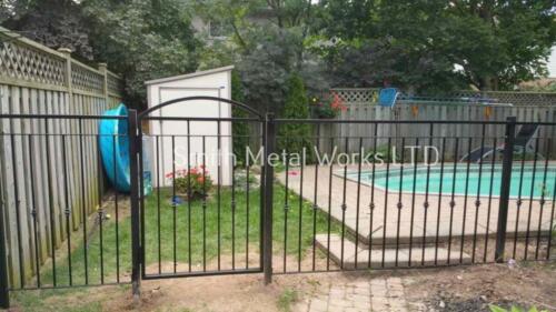 00464 Metal Gates