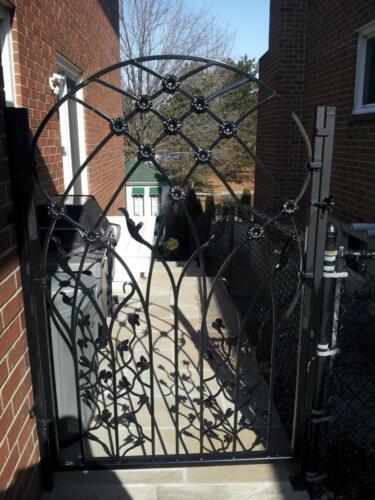00465 Metal Gates