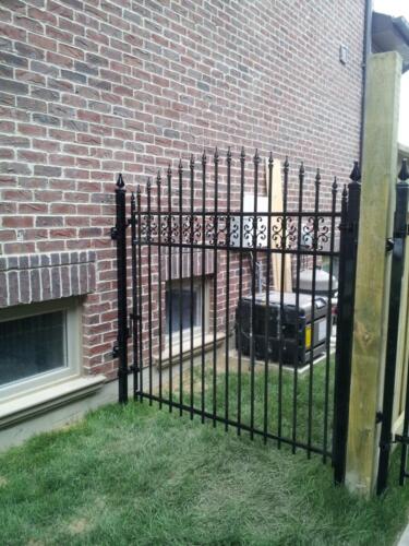 00466 Metal Gates