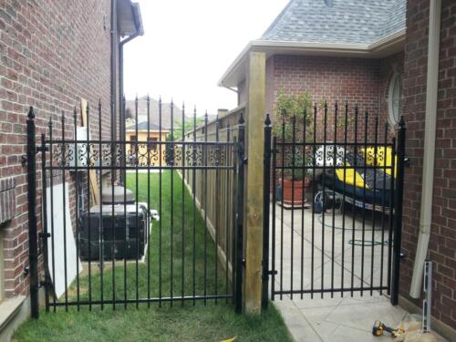 00467 Metal Gates