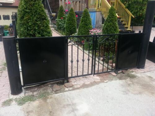 00473 Metal Gates