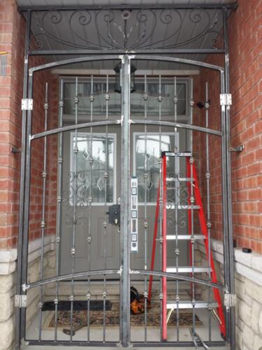 00475 Metal Gates
