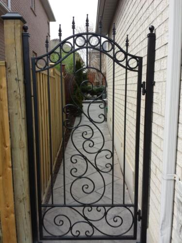 00476 Metal Gates