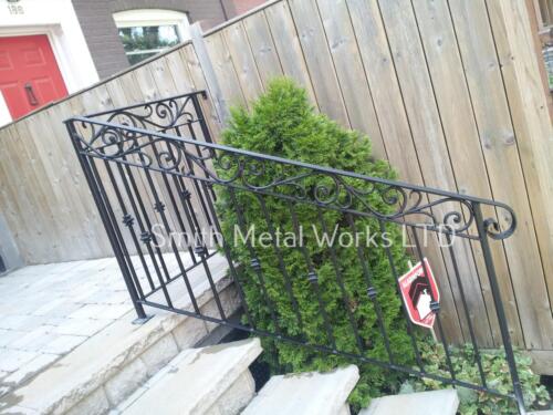 01255 Outdoor Wrought Iron Railings