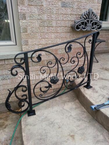01256 Outdoor Wrought Iron Railings